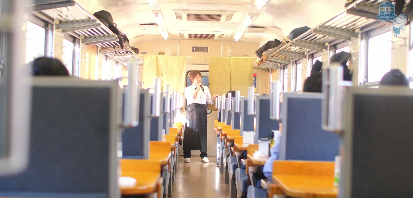 スタッフによる車内のご案内